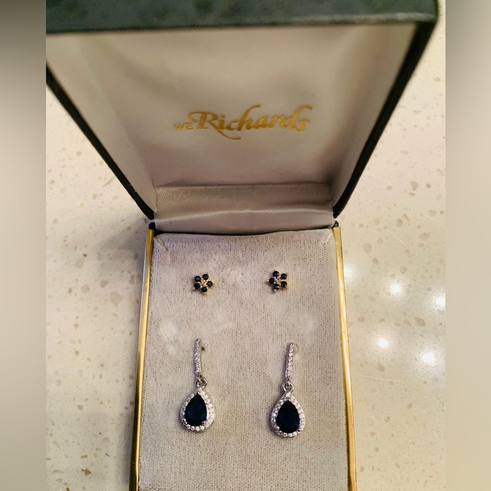 🌷SALE🌷14 kt yellow gold genuine sapphire and diamond Earrings.